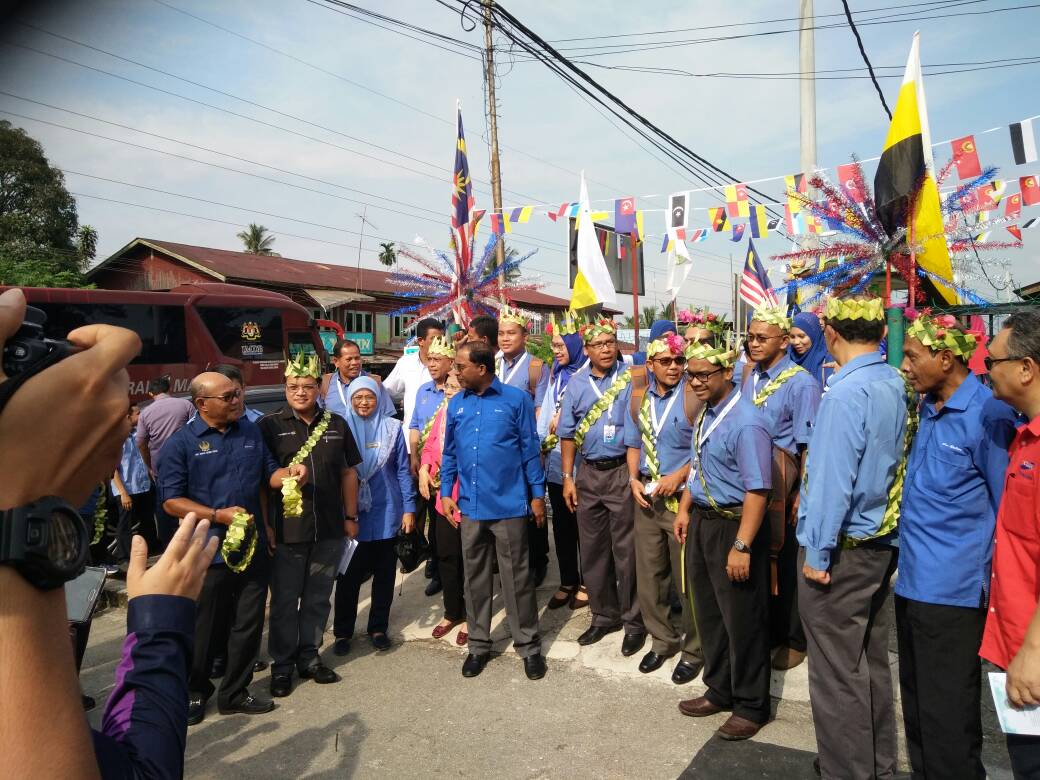 JKRTAPAH's tweet photo. YAB MB Perak ke Kampung Kuala Slim sempena Penghakiman Anugerah Desa Perdana 2017  Peringkat Kebangsaan. https://t.co/tlVRkDZ2e0