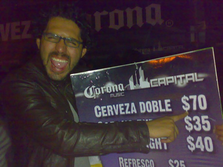 CHRISANdTEMOs's tweet photo. #coronacapital #lollarmx #Lamusicatehacevolar bien caro todo :C https://t.co/caYdNH0PgS