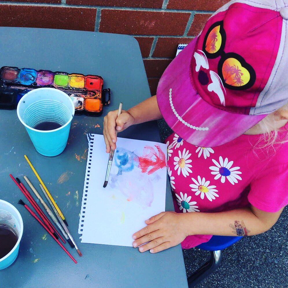 littlebigwonder's tweet photo. Exploring watercolour paints outside #bbfk #inspirelearningoutside #100languagesofchildren https://t.co/OsDQ6hsvz1