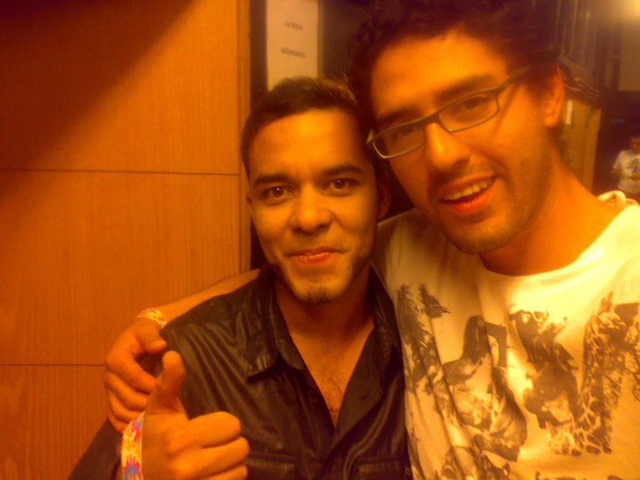 CHRISANdTEMOs's tweet photo. #lollarmx #Lamusicatehacevolar aboo https://t.co/Bjs6Yg6lvK