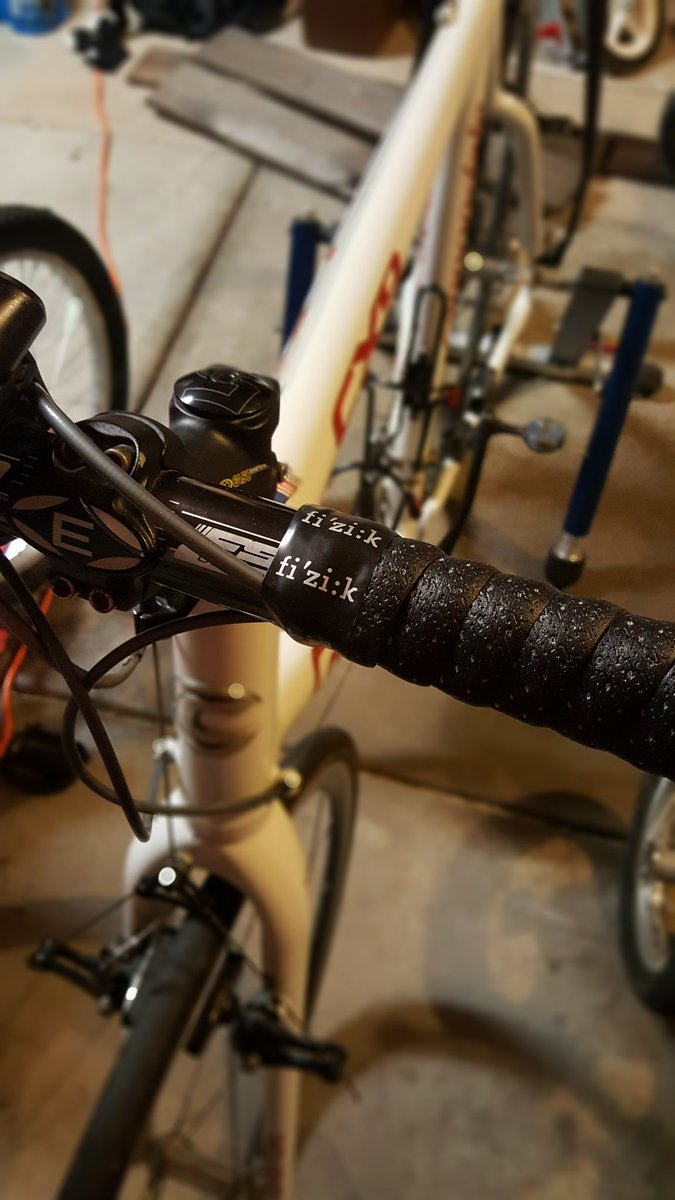 pspeers's tweet photo. New bar tape makes me happy!  Thanks, @fizikofficial https://t.co/L4g0nS1Jdb