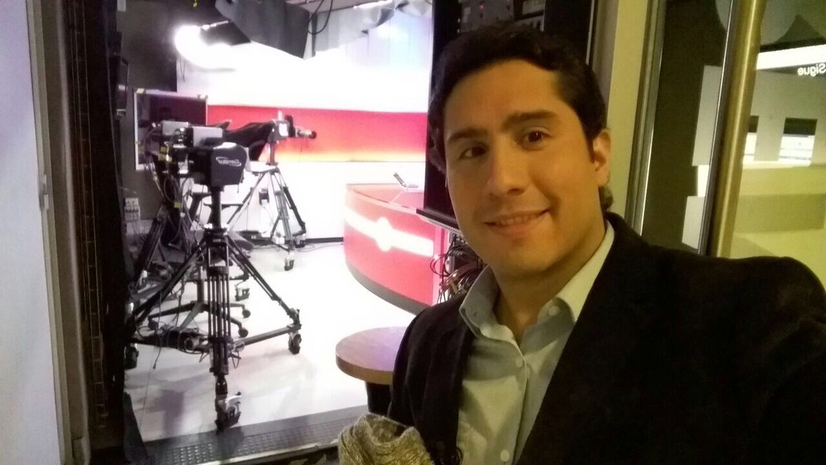 Educacion2020's tweet photo. Todo listo para nuevo capítulo de #VíaPública en @24HorasTVN! Nuestro @matgomez estará junto a @treviner y @sofiabarahona1  por Ed Superior https://t.co/Q3U4RDay6e