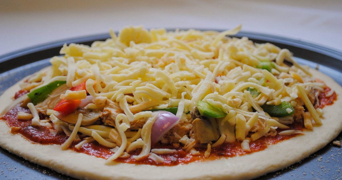 HashtagFandT's tweet photo. Can't wait to put this in the oven!! #Pizza #HomeMade #FreshlyBaked #Food #FoodBlogger #HashtagFoodAndTravel #Follow #FoodPorn #ExtraCheese https://t.co/qE8CoJU4Yu