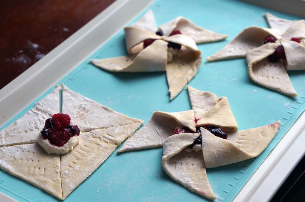 Shenanometer's tweet photo. More photos from the raspberry pin wheels! Only a few ingredients to make these pretty dessert pastries! ❤️ Recipe: https://t.co/PQqndfHZxl https://t.co/fqRSPYTKWh