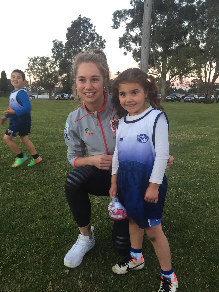 NRL_Dragons's tweet photo. Dragons Ambassador @KezieApps visiting the Huntley Rhinos yesterday as part of our 'Back 2 Juniors' program! #tedv https://t.co/nXPRBPgZkd