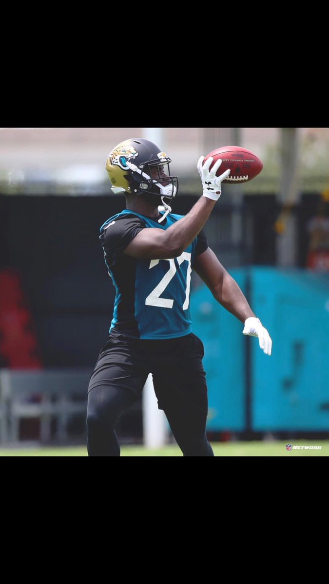 _fournette's tweet photo. They acting like I never was a savage 🤷🏽‍♀️🤞🏾 https://t.co/5aDZG2omRN