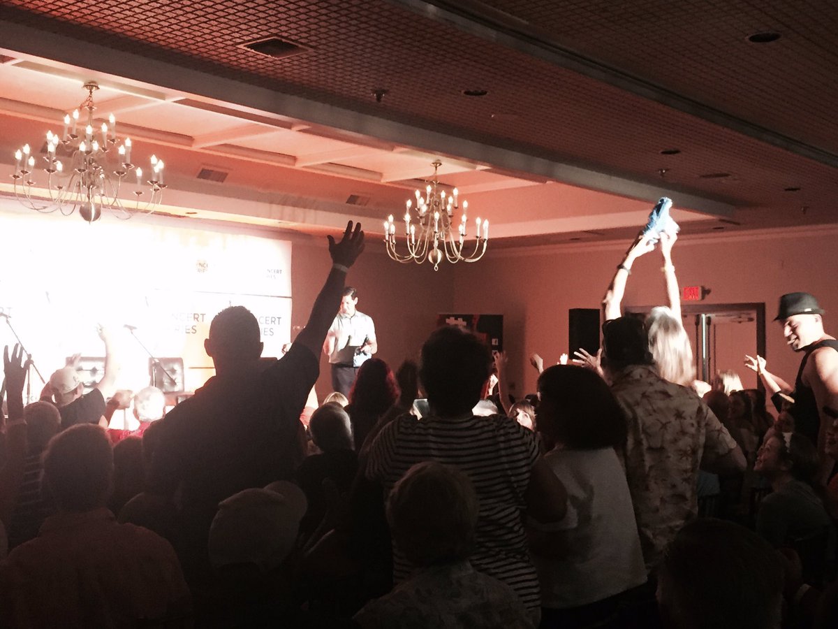 reinhartshell's tweet photo. Colt Ford rocked the Los Abrigados ballroom tonight in Sedona!!! #DRISings #OneTeamAz @diamondresorts #EventsOfALifetime https://t.co/yIJTTBcgPP