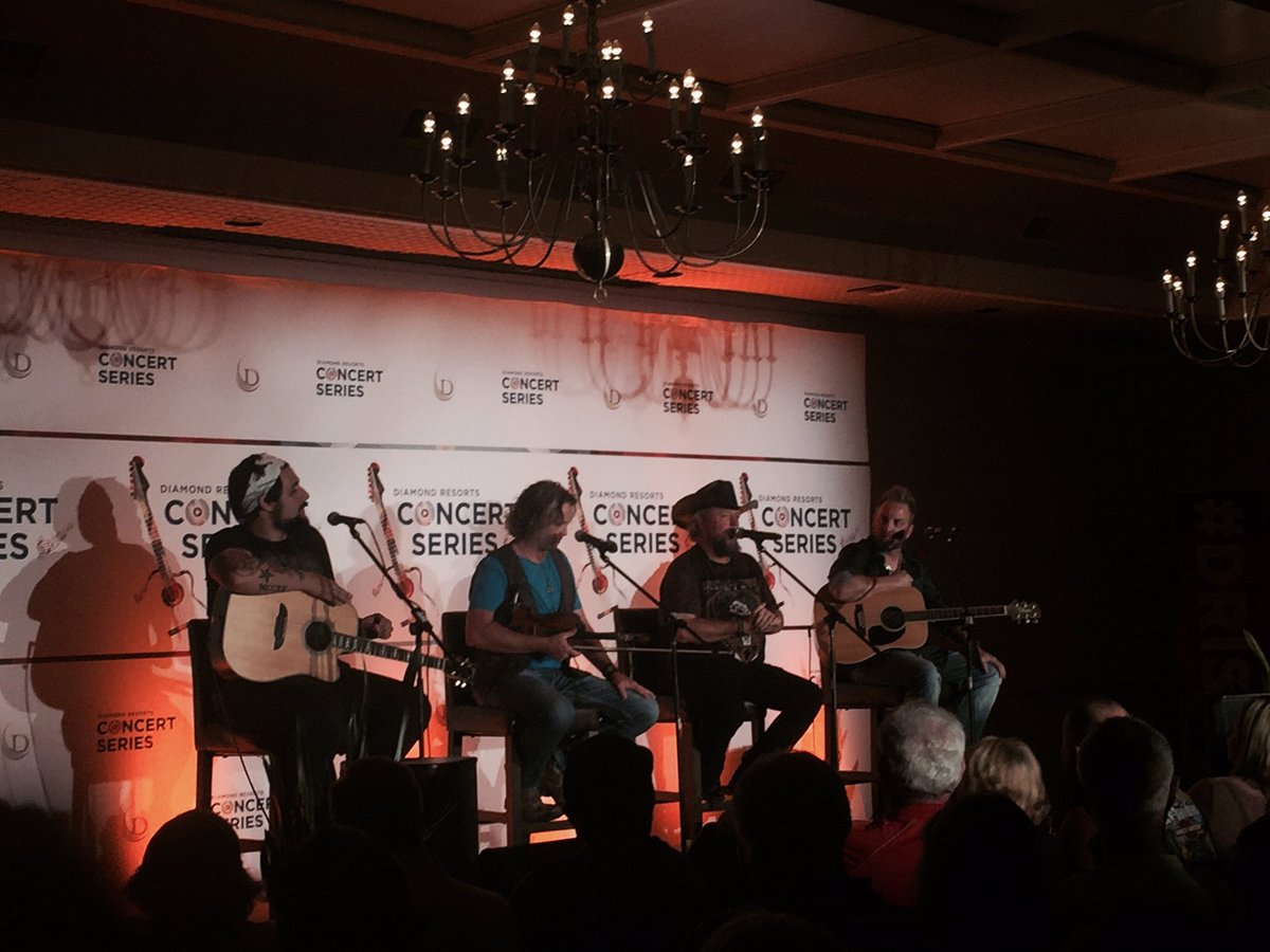 reinhartshell's tweet photo. Colt Ford rocked the Los Abrigados ballroom tonight in Sedona!!! #DRISings #OneTeamAz @diamondresorts #EventsOfALifetime https://t.co/yIJTTBcgPP