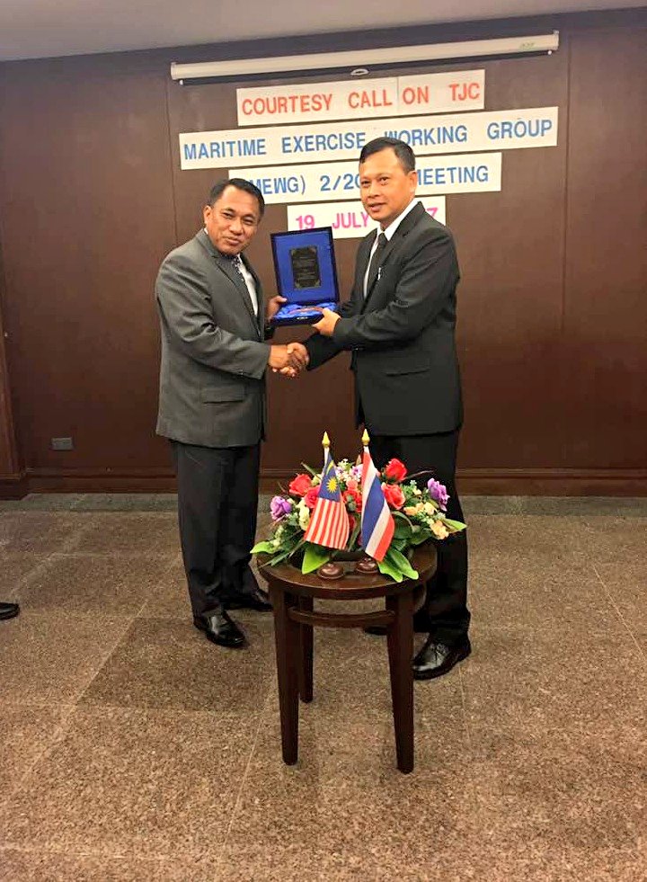 Mawilla_1's tweet photo. Maritime Exercise Working Group 2/2017 #MEWG #DiplomasiPertahanan @tldm_rasmi @mykamarul @MINDEFMalaysia https://t.co/5HBsQPpkJM