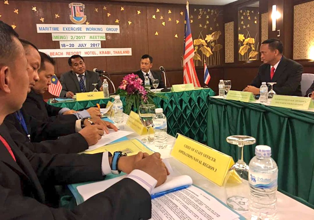 Mawilla_1's tweet photo. Maritime Exercise Working Group 2/2017 #MEWG #DiplomasiPertahanan @tldm_rasmi @mykamarul @MINDEFMalaysia https://t.co/5HBsQPpkJM
