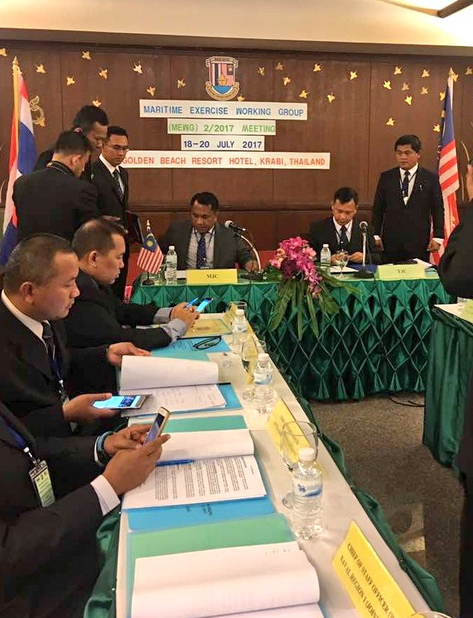 Mawilla_1's tweet photo. Maritime Exercise Working Group 2/2017 #MEWG #DiplomasiPertahanan @tldm_rasmi @mykamarul @MINDEFMalaysia https://t.co/5HBsQPpkJM
