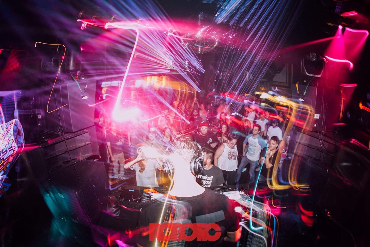 Cool pic of me playing HipHouse and old skool techno at <a href="/roboticwed/">Robotic Wednesdays</a> last month. Shout to <a href="/gosteffects/">6Ω5†ΣʃʃΞ☾†5</a> and JD for having me out! Fun times.