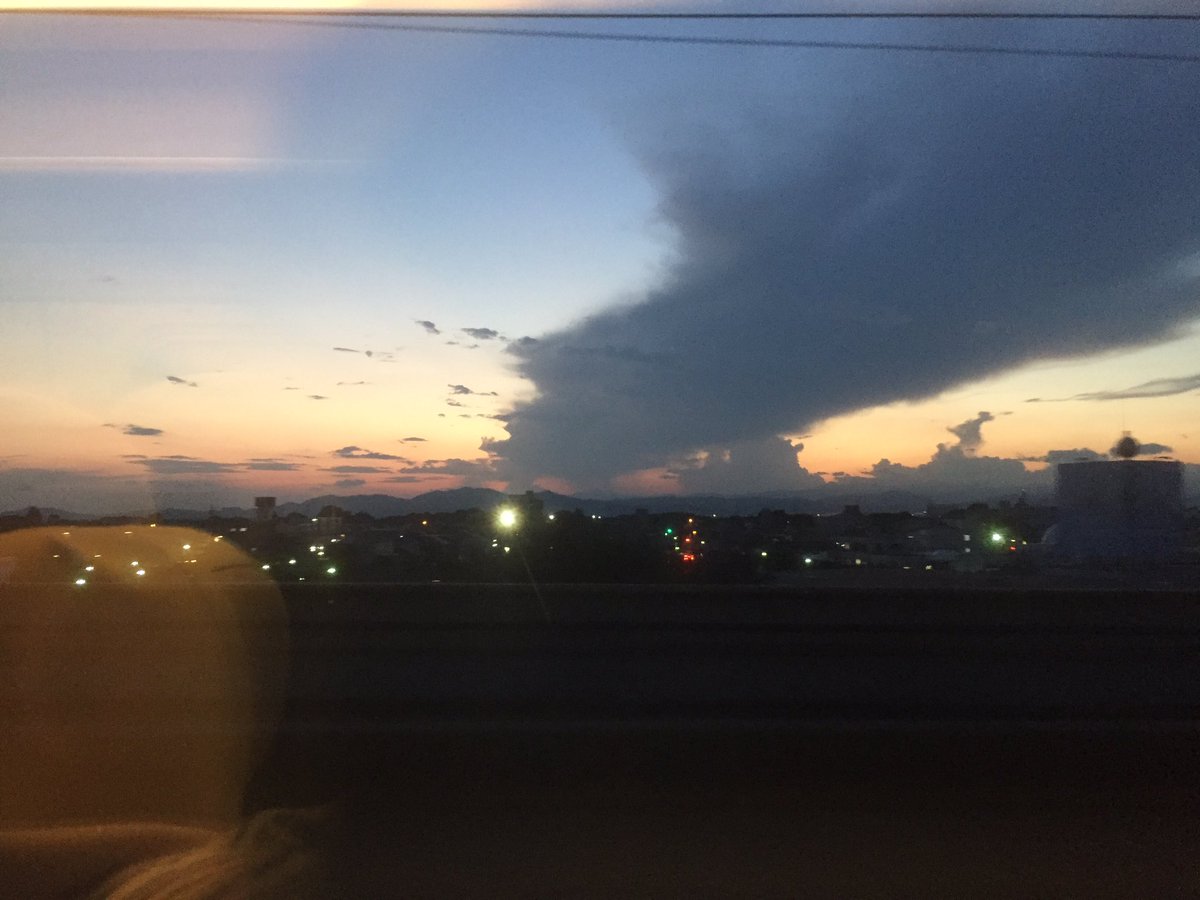 Eugene030323's tweet photo. こんにちは。関東も梅雨あけだそうで。
昨夜東北新幹線の車窓からの夕焼け。これからますます暑くなりそうですね〜(^_^;)

#businesstrip #tohokushinkansen #tochgi #oyama #sunset https://t.co/FIuGeaSI5v