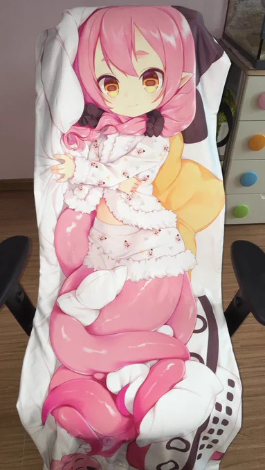 @Cuddly_Octopus さんから、タコちゃんの抱き枕カバーをいただきました!😁 