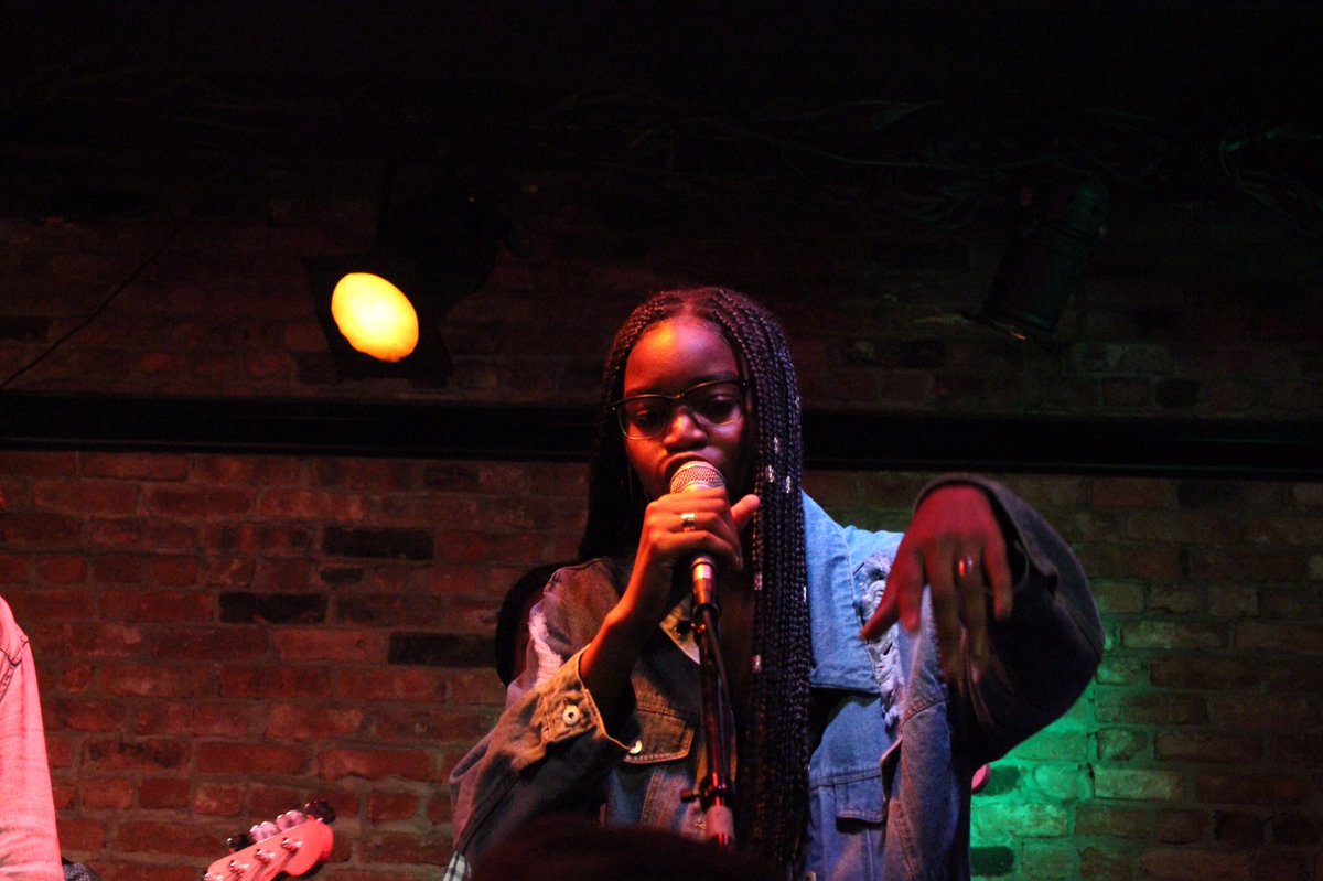 nextwaveshow's tweet photo. Amari killin us with her verse π₯π₯π₯π₯π₯π₯π₯π₯π₯π₯ #fromonehandtoanother #nextwaveshowcase #thebitterend πΈ @chilledalcity https://t.co/bQtIjpHzRJ