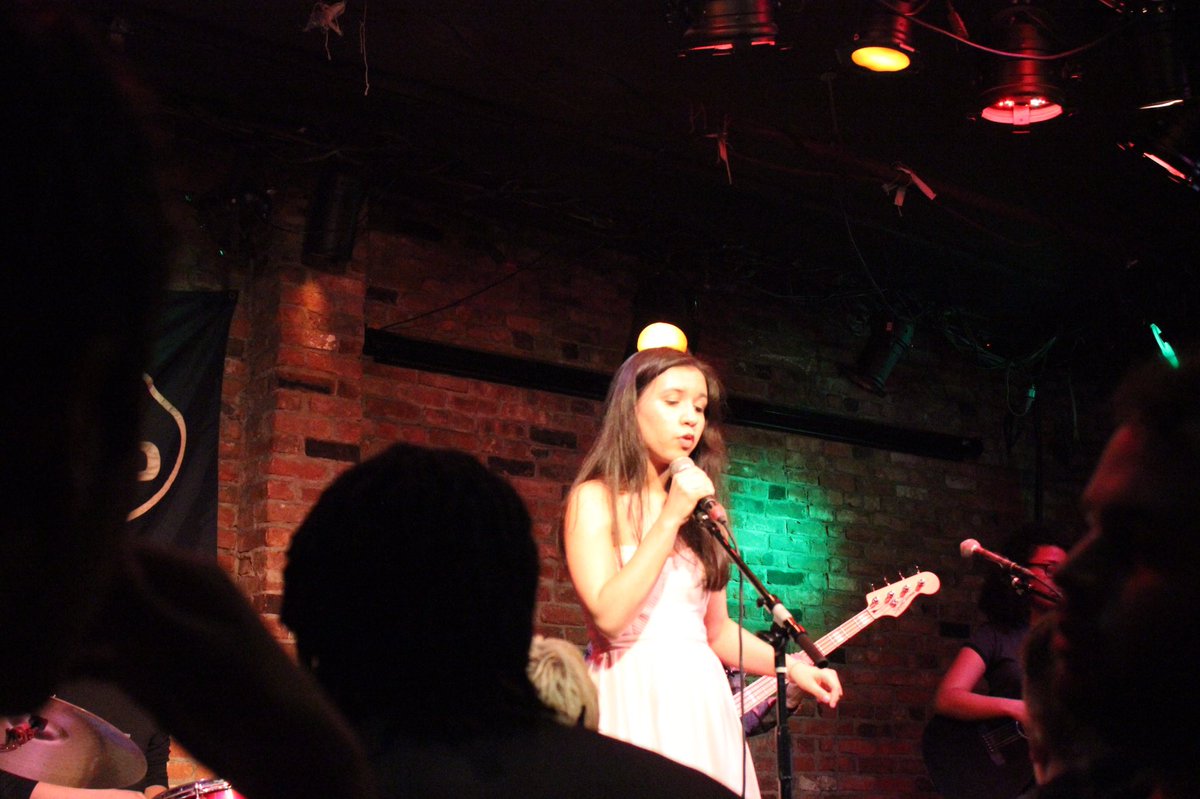 nextwaveshow's tweet photo. No more Broken Steps for this singing queen #nextwaveshowcase #thebitterend πΈ @chilledalcity https://t.co/OEC5l6wYZl