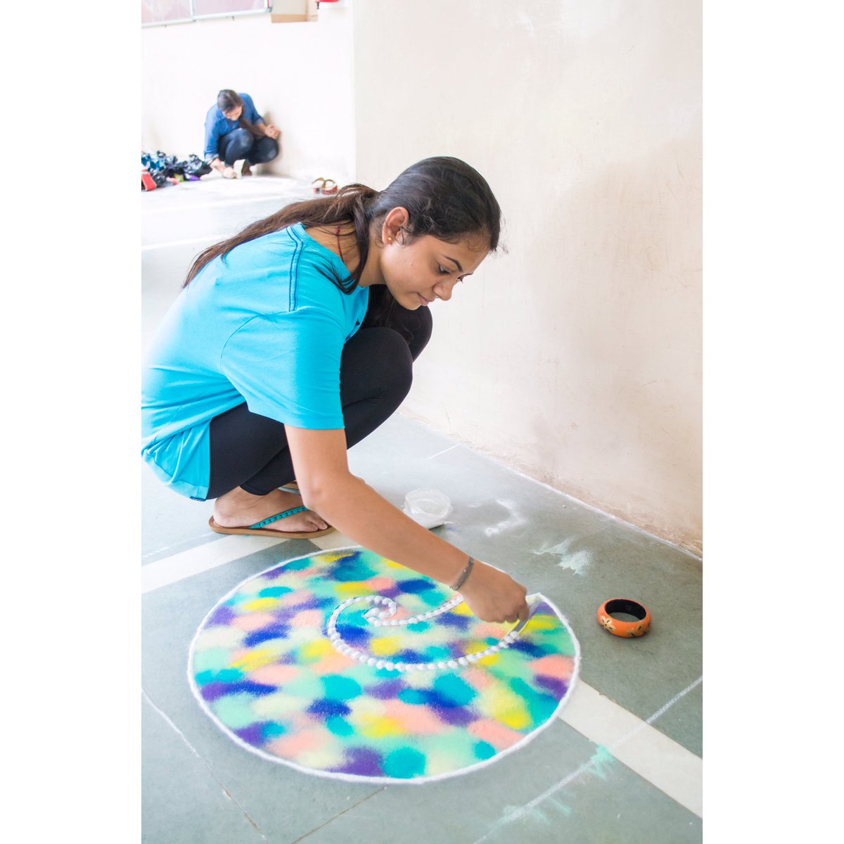 SEMCOMOFFICIAL's tweet photo. #RangoliCompetition held at #SEMCOM. Great efforts. #FineArts #Rangoli https://t.co/ZdiGVtuYEt