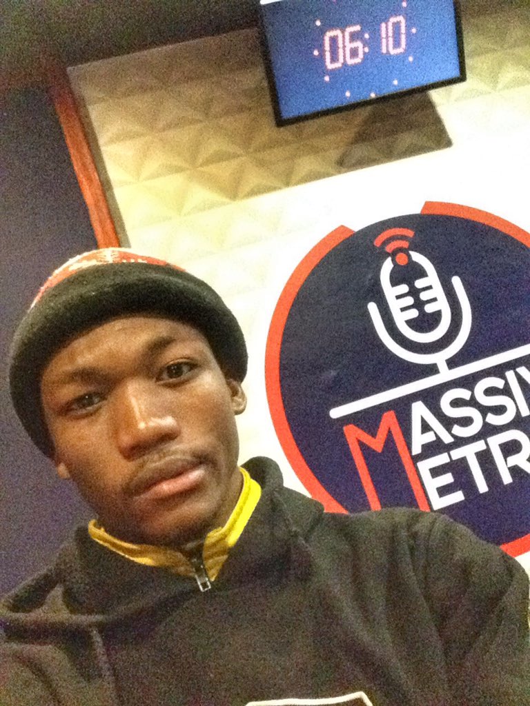 MikeyMashila's tweet photo. Early rise to the #DJSbuBreakfastShow at #MassivMetro check out the the LIVE updates. #DJSbuBreakfastShow https://t.co/vq0A8wtLD0