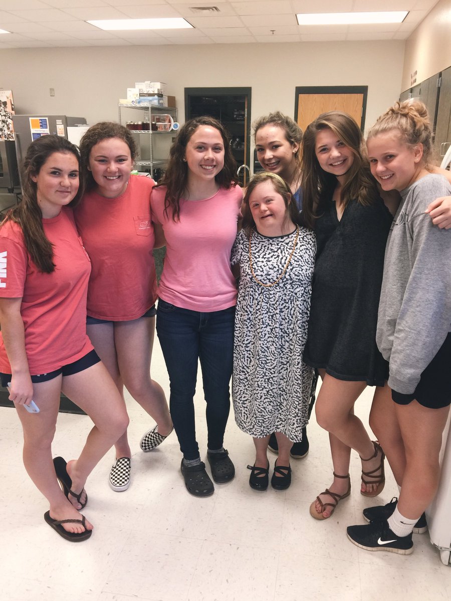 12aawood's tweet photo. Happy bday girlie!! So glad I met you this year:-) Thanks for laughing w me till we nearly peed our pants 💗💗 luv ya @carlydianep #kitchen4 https://t.co/JYu82DDHqX