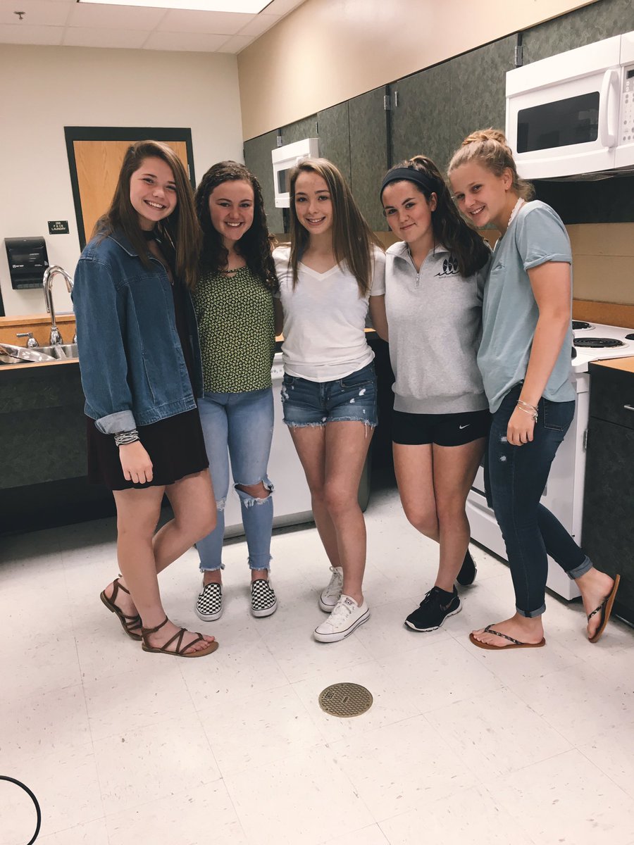 12aawood's tweet photo. Happy bday girlie!! So glad I met you this year:-) Thanks for laughing w me till we nearly peed our pants 💗💗 luv ya @carlydianep #kitchen4 https://t.co/JYu82DDHqX