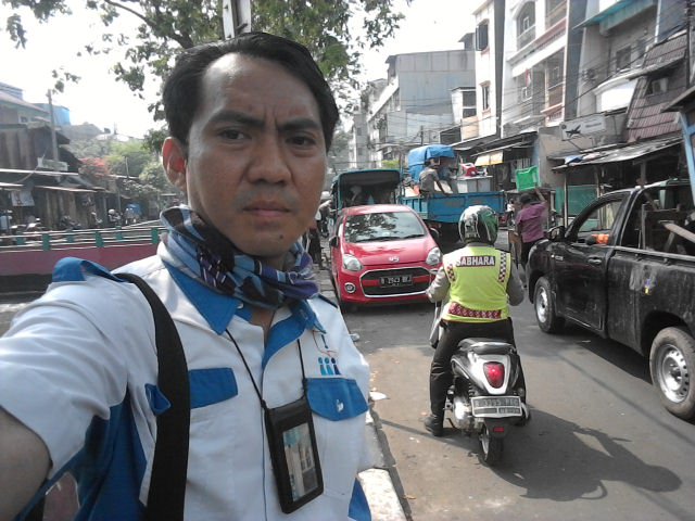 DedyderaRahman2's tweet photo. Penertiban lapak PKL disepanjang bantaran kali Cibubur, Kelurahan Krendang, Tambora, Jakarta Barat. https://t.co/42grIpFofo