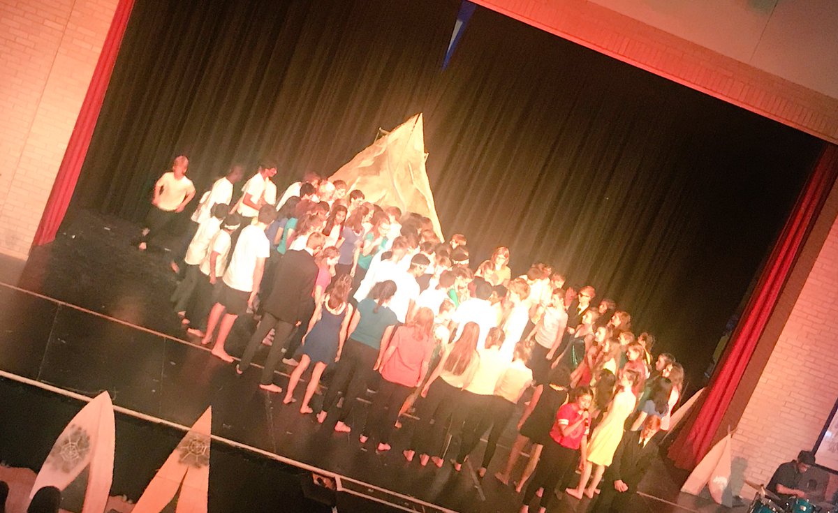 PatesHouses's tweet photo. Fantastic curtain raising evening of House Drama 2017... Jammed packed audience embrace the 5 legends of the world performances #BGPRY https://t.co/vtUOhvWAIW