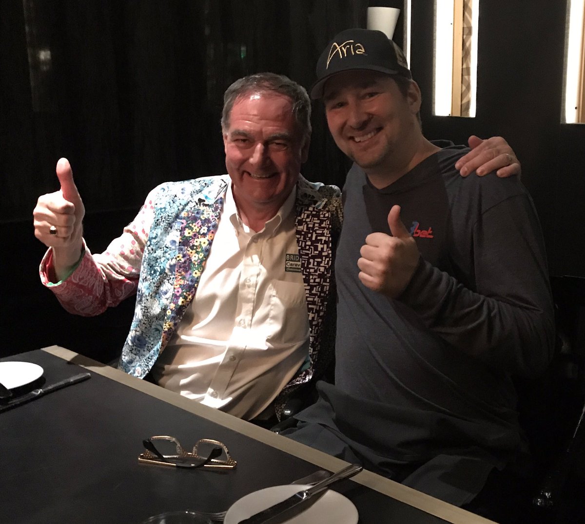 phil_hellmuth's tweet photo. Eating dinner w John Hesp, love this guy!!!  Class act, SO MUCH great energy, and so fun to be with! #POSITIVITY #PHNiceLife #ColorfulJacket https://t.co/XHTYhGqUBi