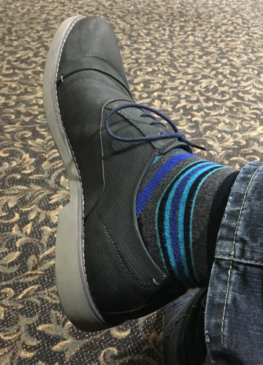 #TheOfficer was spotted in the wild! Clearly more attractive than hotel carpet. Get yours here:  arthur-allan.com/socks/the-offi…