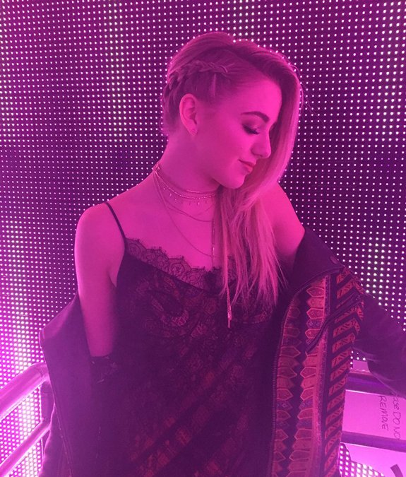 jennileevega's tweet photo. My #choicedancer for #teenchoice is @ChloeLukasiak stunner! https://t.co/FMNlcIZEeC
