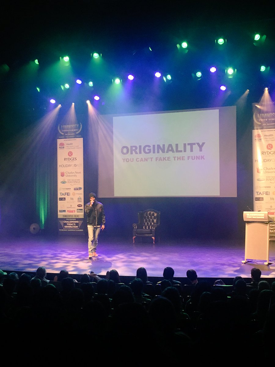 LuminosityYouth's tweet photo. @LFRESHTHELION inspiring the #LYS17 stage! https://t.co/r4pekCnLVy