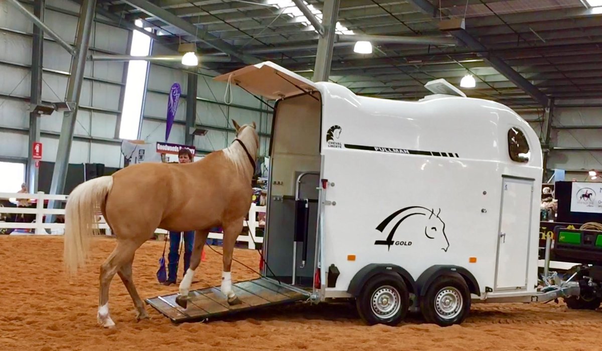 Cheval_Liberte's tweet photo. Cheval Liberte floats make even the most nervous horse feel relaxed and calm to travel #ChevalLiberte https://t.co/Lset2gLPaW