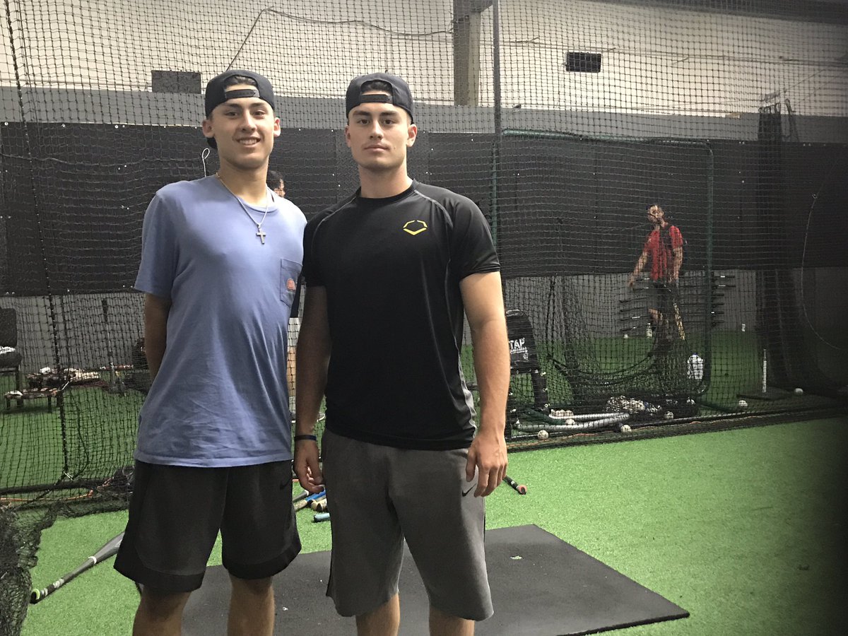JasonOchart's tweet photo. Baseball brothers fire me up https://t.co/teYwiRMmJW
