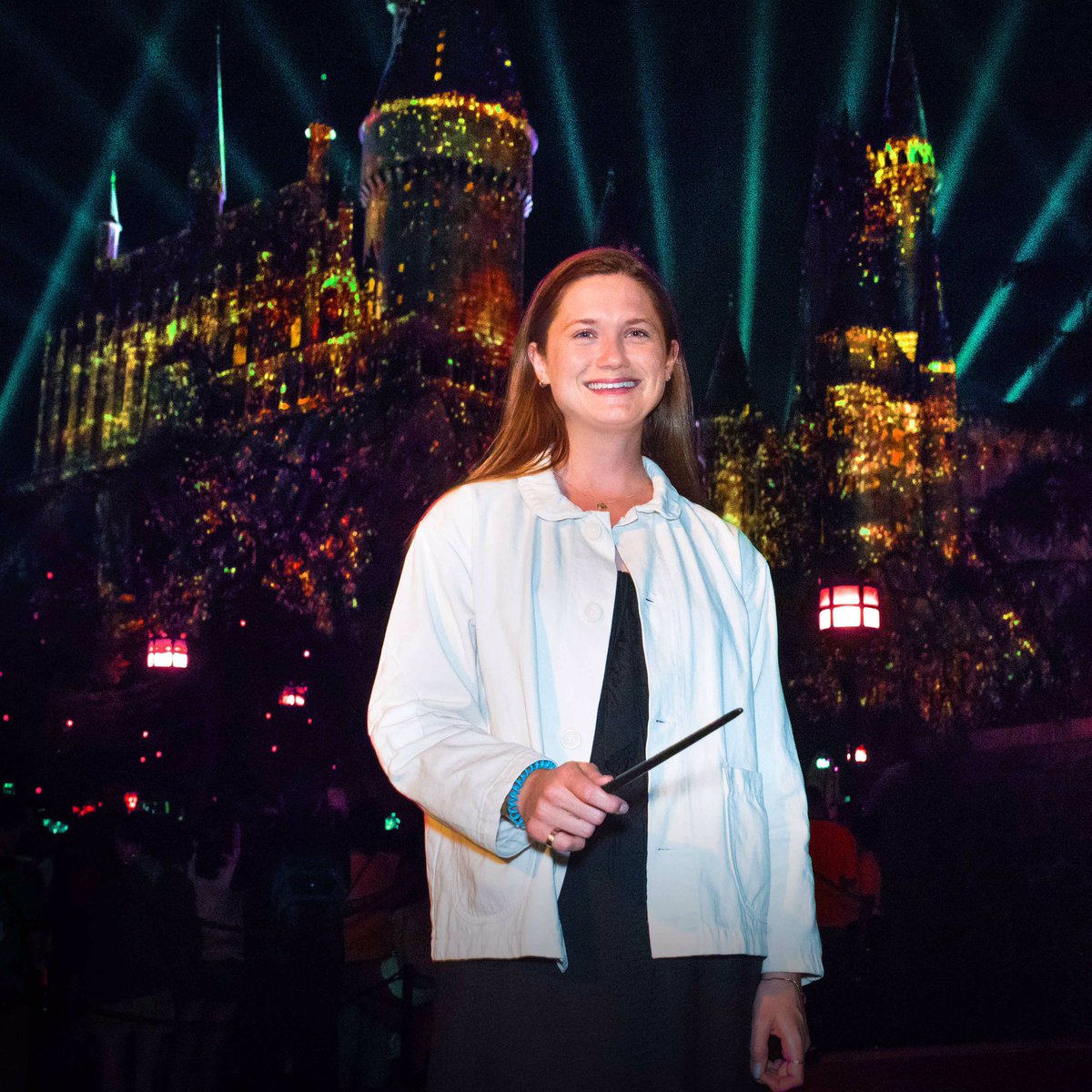 thisisbwright's tweet photo. Magical light show last night @UniStudios for the Nighttime lights at Hogwarts Castle #wizardingworldhollywood ⚡️ https://t.co/g948Mw1PTa