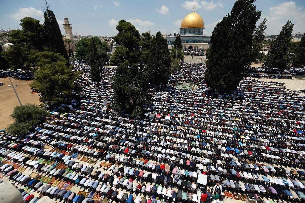 NaifDurgun's tweet photo. "Kalbimin yarısı Mekke'dir, yarısı Medine.
Üzerinde bir tül gibi Küdüs vardır."

                     Nuri Pakdil

#FreeQuds https://t.co/y4Ejm0fY0q
