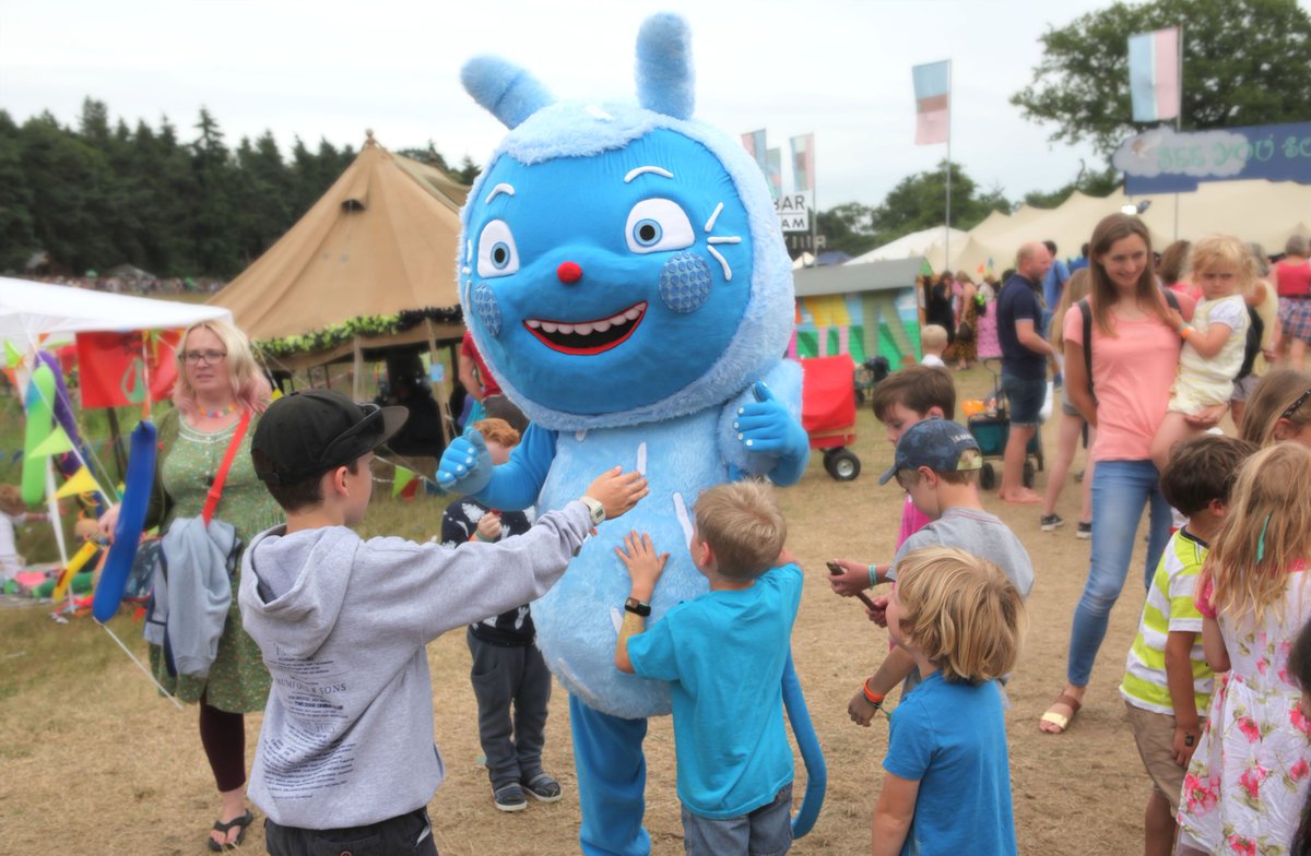 messygoestokido's tweet photo. A mid week pic-me-up #throwback to @LatitudeFest a weekend PACKED full of #messymonster cuddles. Tag us if you were there!!!!!! https://t.co/VTJflU93Wb