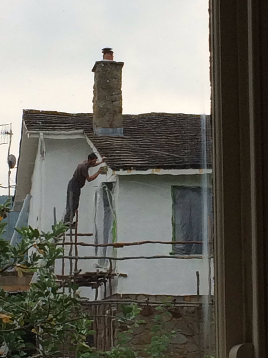 MarkHainge's tweet photo. Could this be the #hayonwye entry for Unsafe Worker of the Year?! #HSWA #WorkingAtHeight etc... https://t.co/TUKT9gkyxC