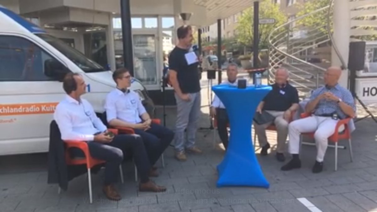 Heute morgen: Im Gespräch mit dem Ü-Wagen des <a href="/dlfkultur/">Deutschlandfunk Kultur</a> auf der Schloßstraße. #Mülheim #MHruhr