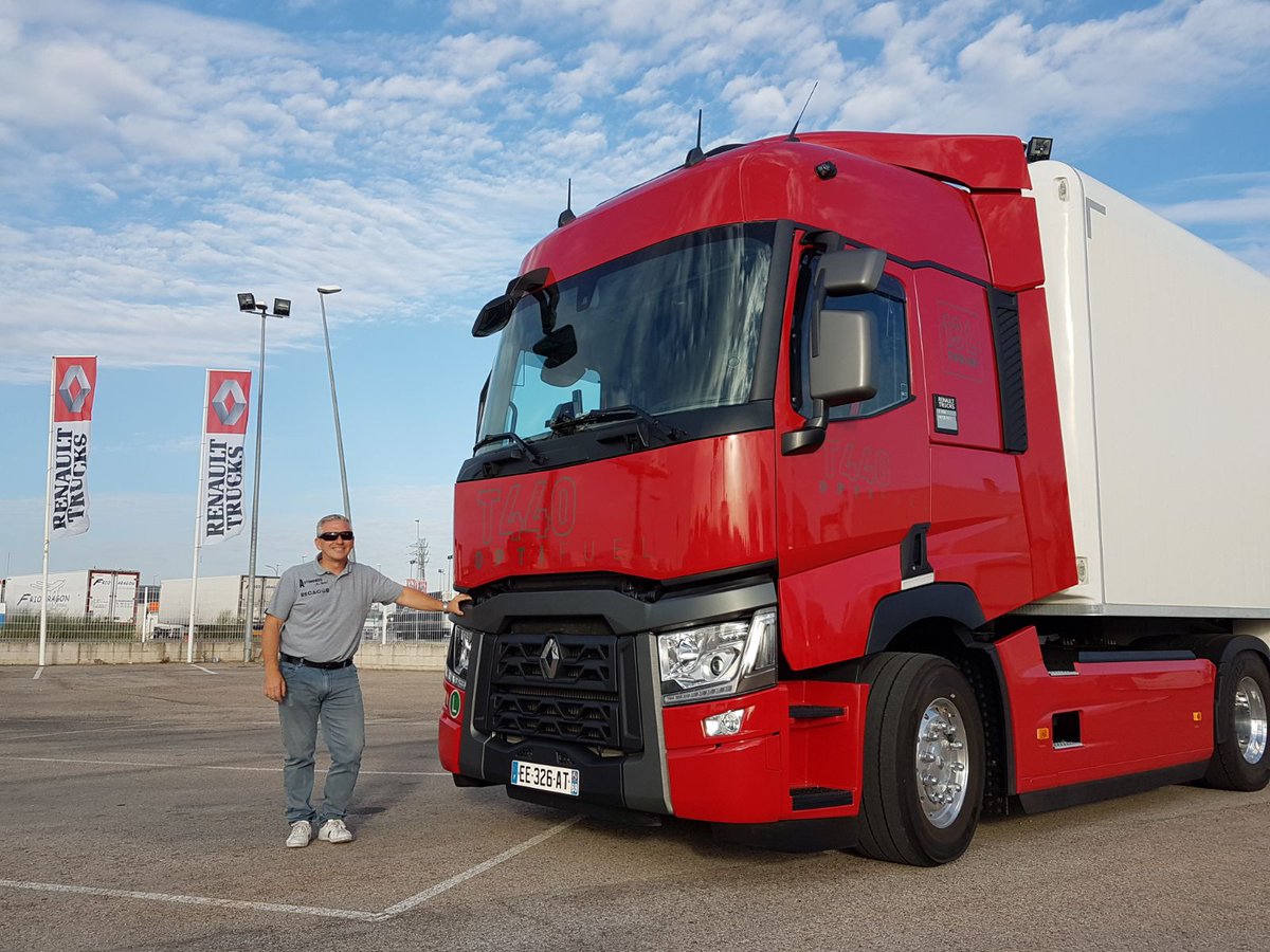 autonomosenruta's tweet image. Hoy estamos encantados probando este #Renault T440 de 13 litros... pronto os lo contamos todo 😀🚛
 .
 .
 #testdrivers #camiones #Camioneros