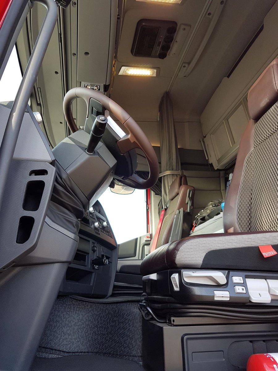 autonomosenruta's tweet image. Hoy estamos encantados probando este #Renault T440 de 13 litros... pronto os lo contamos todo 😀🚛
 .
 .
 #testdrivers #camiones #Camioneros