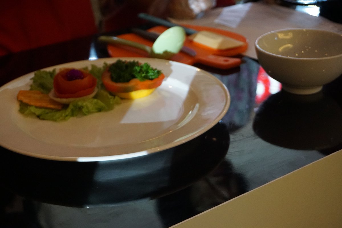 ria_andikaa's tweet image. Wah peserta battle #SharpCookingClub yg lagi platting dan taro garnish..cantik bgt ya @sharpindonesia #SharpHealsio