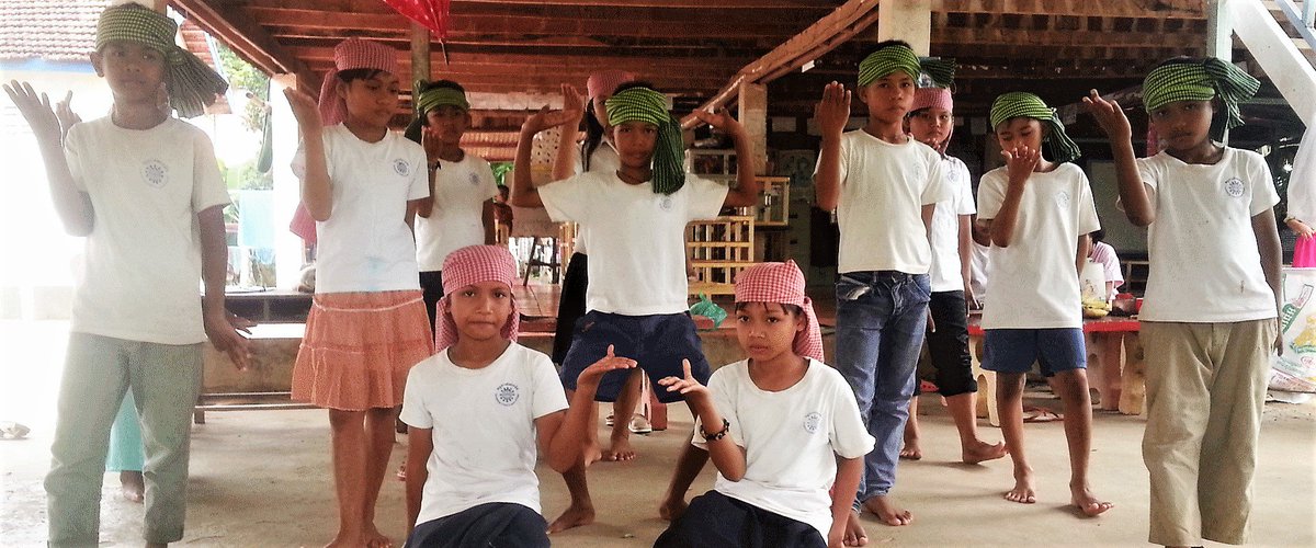 La danza del raccolto dei bambini cambogiani manitese.it/danza-raccolto… #iexist #schiavitùmoderne
