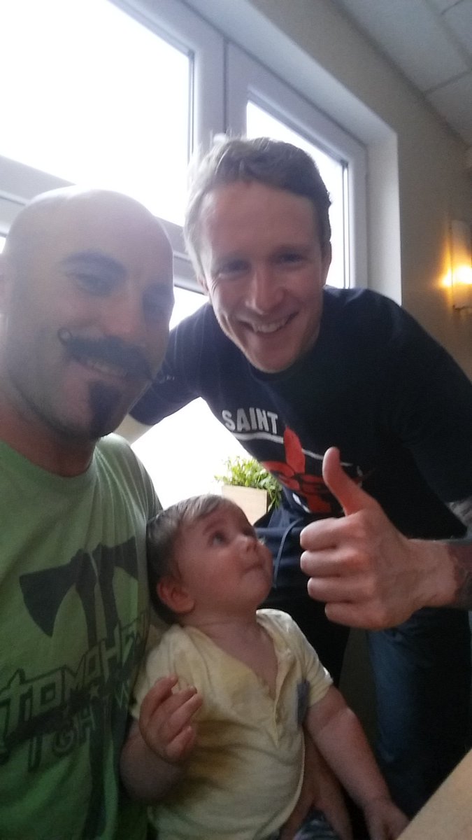 spike_osullivan's tweet image. Bumped into Cork man Steve this morning says he's your no.1 fan @StGeorgeGroves and he predicts a super series win for #TeamGroves 👊