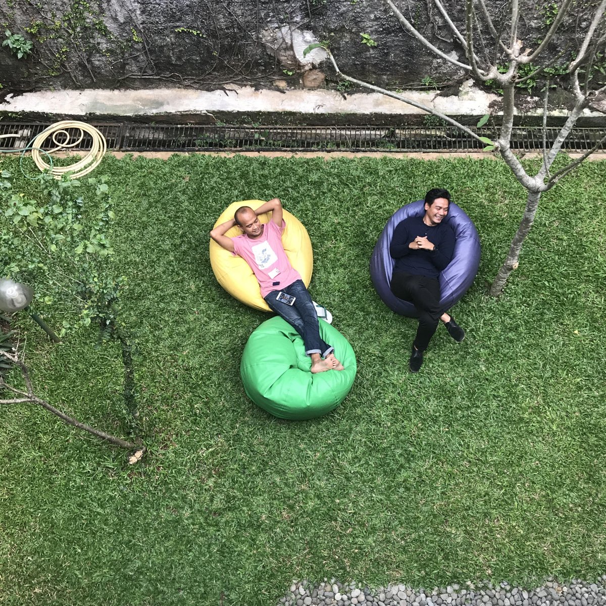 gdilab's tweet photo. Taman belakang kantor memang terbaik!
Spot paling enak buat diskusi hingga rehat sejenak dari rutinitas kantor yang melelahkan :)) #GDILife https://t.co/MKnQT88ywT