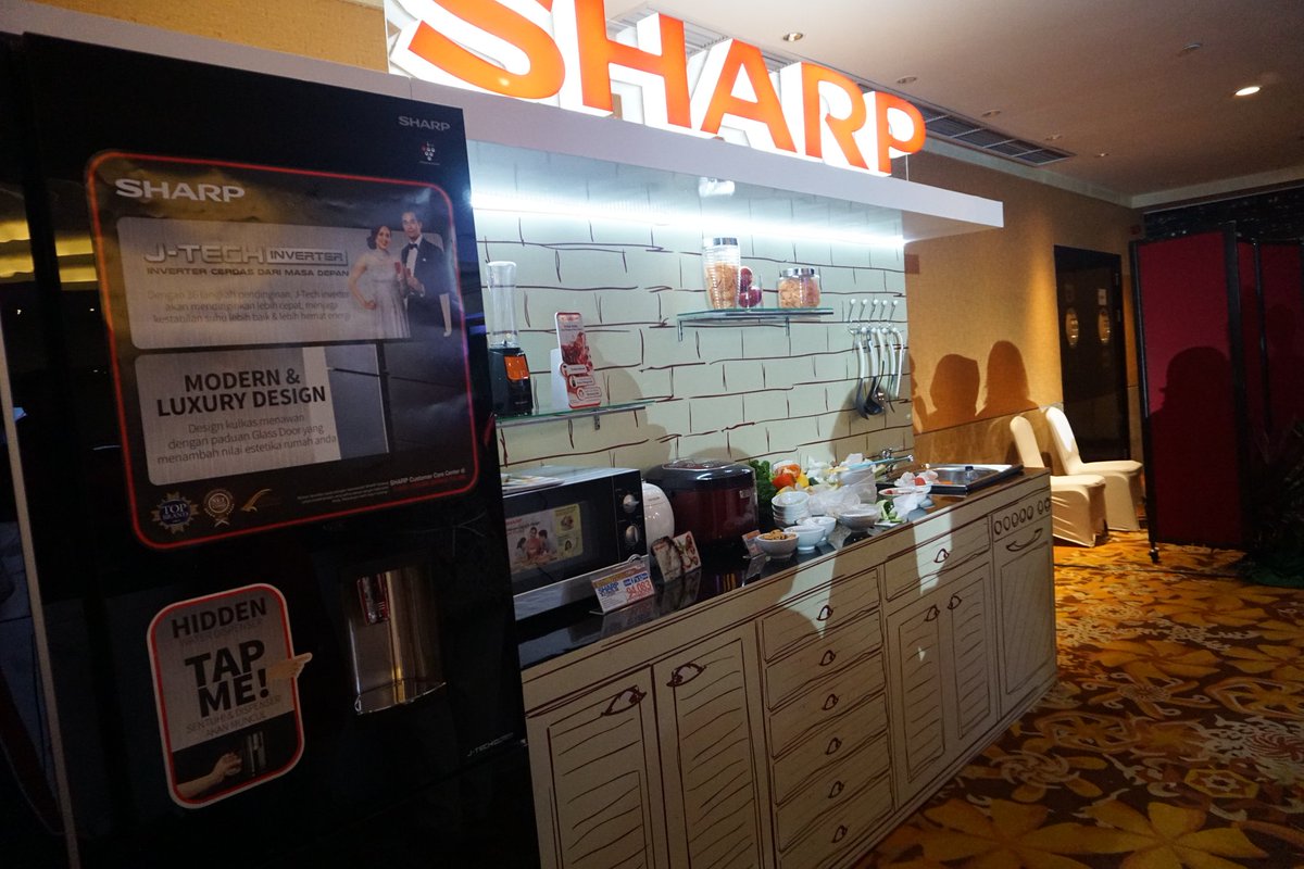 ria_andikaa's tweet image. Dapur jadi bersih dan rapi ya klo pake produk dari @sharpindonesia selain itu masak jd easy dan healty #SharpHealsio #SharpCookingClub