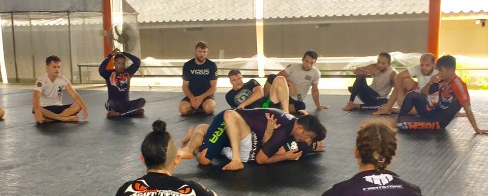 Increíble Fernando Yamasaki impartiendo Seminario en la prestigiosa TIGER MUAY THAI en Thailandia.