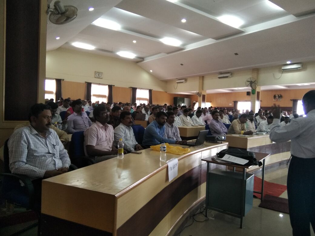 BangaloreV_Comm's tweet photo. Chitradurga meeting in Chtradurga DC office meeting hall with trade and commerce. https://t.co/1AyQCb8TPC