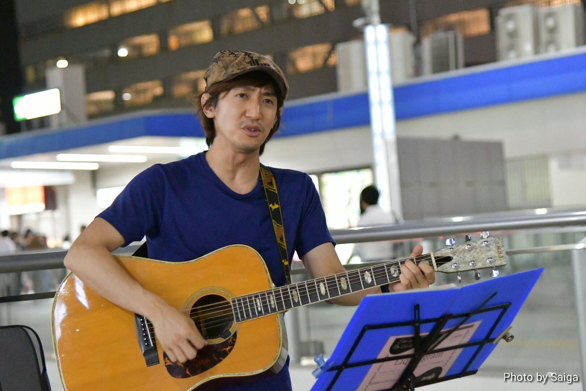 2012Saiga's tweet photo. 柏駅前ストリートライブ情報
リキッドグラムのライブ始まってます❗
#柏駅前ストリートライブ
#liquidgram
#ファインダーの中の恋人に愛に行く
#彩りのある画を人の心に
#写真は腐らない生モノ
#シャッターは心で切る https://t.co/ZvKFCzbI1e
