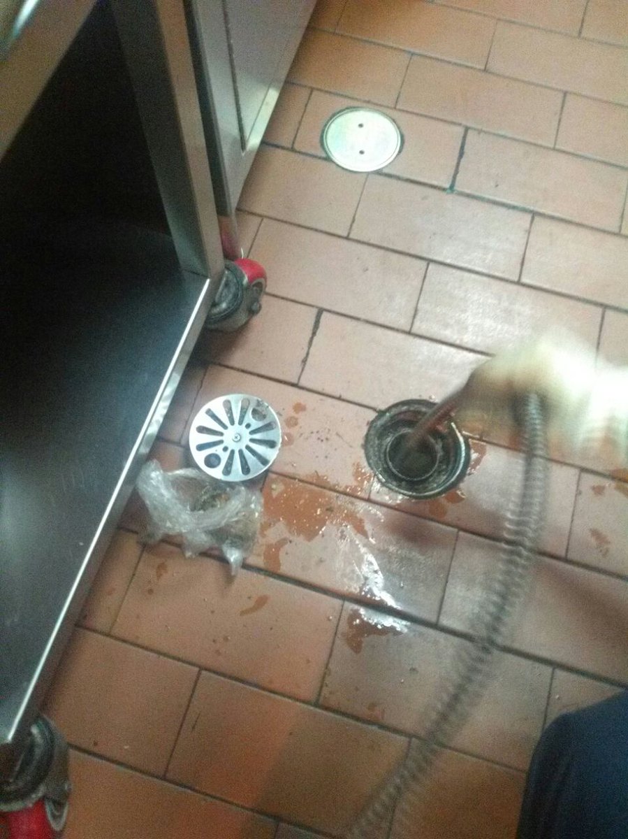 RotoRooterID's tweet image. Siang Rotolovers, Pengerjaan General Cleaning @McDonalds_ID Daan Mogot. SOLUSI SALURAN MAMPET 24 JAM - Tel : (021) 386 7727 #saluran #mampet