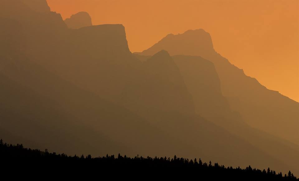 Umbrella of fire in Canmore <a href="/CBCCalgary/">CBC Calgary</a> <a href="/rmoutlook/">Rocky Mountain Outlook</a> <a href="/TheCrag/">Crag & Canyon</a> <a href="/mec/">MEC</a> <a href="/weathernetwork/">The Weather Network</a> <a href="/TravelAlberta/">Travel Alberta</a> <a href="/alpineclubcan/">Alpine Club of Canada | Club alpin du Canada</a> #BCWildfire #banfffire