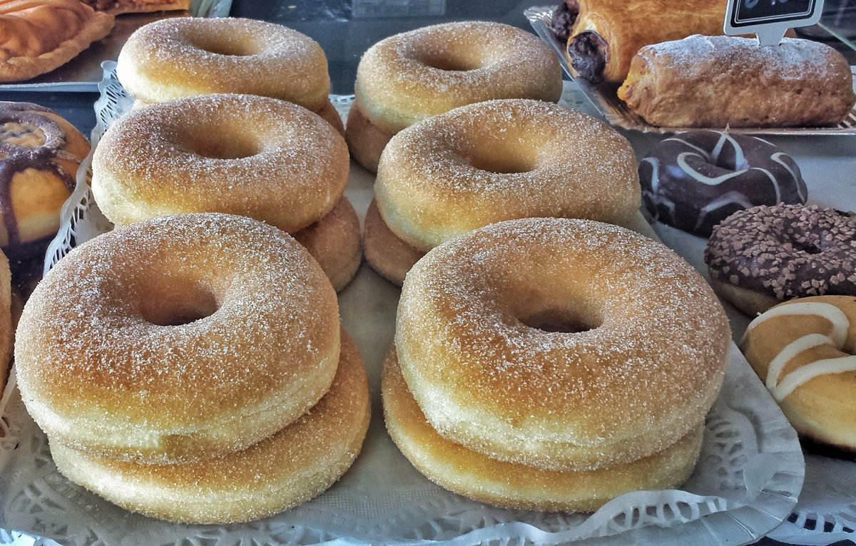LaMasera_'s tweet photo. Desayuna con nosotros solo por 2€ café con dona. En La Masera tu Panadería Pastelería Cafetería ubicadas en Río Sonsaz local 2, Guadalajara https://t.co/ITpd1k8rWn